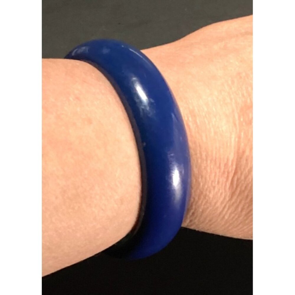 Vintage Mod Navy Blue Lucite Bangle Bracelet Minimalist